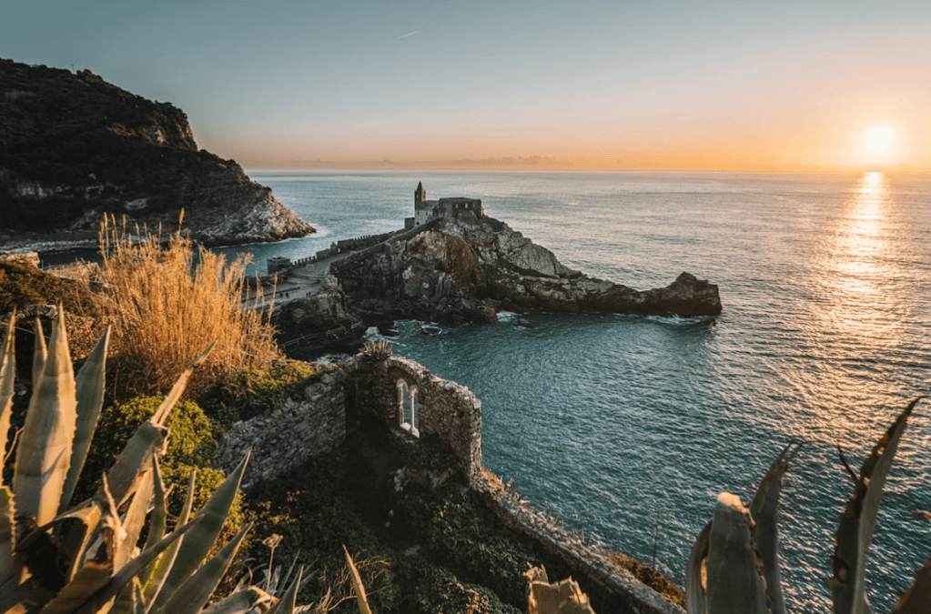 photo de Ligurie avec le soleil couchant